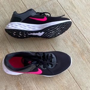 Nike Revolution 6 Next Nature Women's Road Running Shoes. Black with pink swish